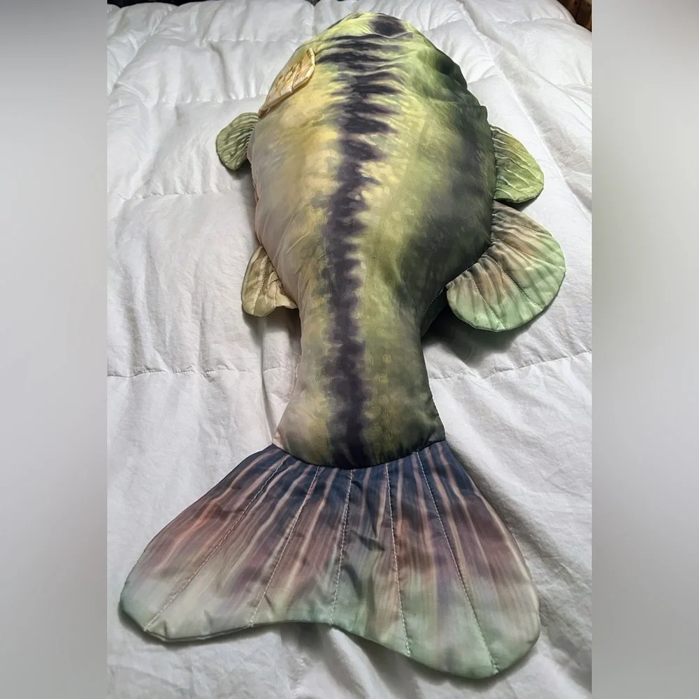 Cabela's Green and Yellow Fish Decor…💛💚